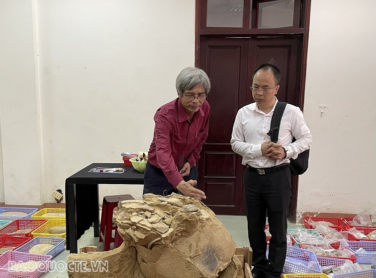 Đoàn báo chí nước ngoài thường trú tại Việt Nam khám phá văn hóa Sa Huỳnh Đoàn báo chí nước ngoài thường trú tại Việt Nam khám phá văn hóa Sa Huỳnh