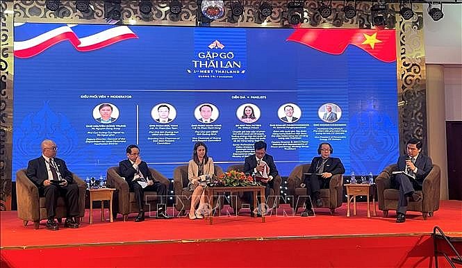 phiên thảo luận với chủ đề chính về năng lượng tái tạo và nông nghiệp công nghệ cao. phiên thảo luận với chủ đề chính về năng lượng tái tạo và nông nghiệp công nghệ cao.