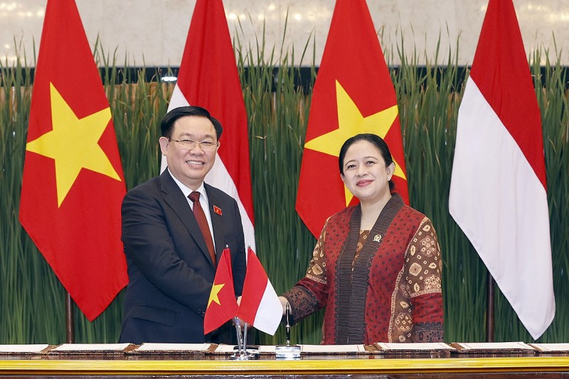 Hai nhà Lãnh đạo Quốc hội ký kết Thỏa thuận hợp tác giữa hai cơ quan lập pháp (Ảnh: Quochoi.vn). Hai nhà Lãnh đạo Quốc hội ký kết Thỏa thuận hợp tác giữa hai cơ quan lập pháp (Ảnh: Quochoi.vn).