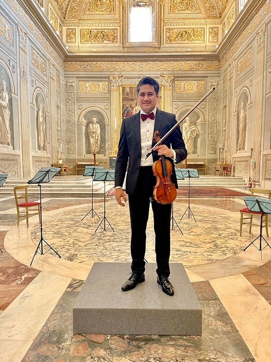 Nghệ sĩ vĩ cầm Bùi Công Duy tại phòng hòa nhạc Haydn-Saad, Áo. (Ảnh: NVCC) Nghệ sĩ vĩ cầm Bùi Công Duy tại phòng hòa nhạc Haydn-Saad, Áo. (Ảnh: NVCC)