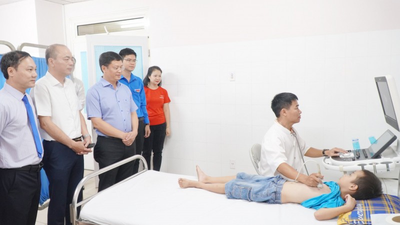 Khoảng 1.000 trẻ em nghèo được khám sàng lọc bệnh tim miễn phí Khoảng 1.000 trẻ em nghèo được khám sàng lọc bệnh tim miễn phí