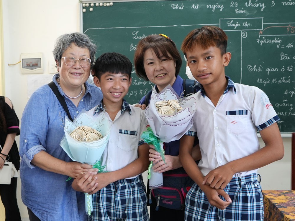 Japanese Association Supports Children with Disabilities in Ben Tre Japanese Association Supports Children with Disabilities in Ben Tre