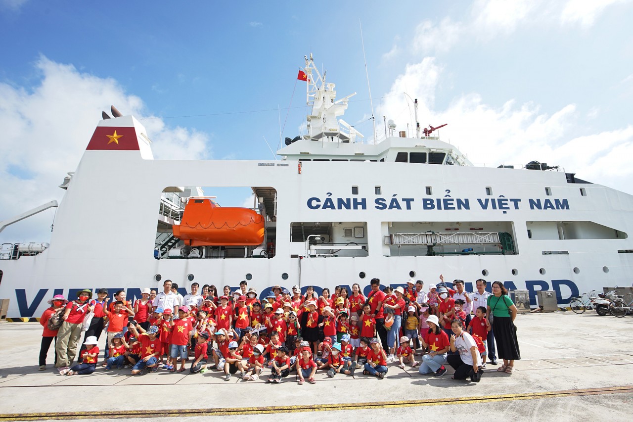 Hải đội 301 tuyên truyền về biển đảo quê hương cho hơn 100 đoàn viên thanh niên Vũng Tàu Hải đội 301 tuyên truyền về biển đảo quê hương cho hơn 100 đoàn viên thanh niên Vũng Tàu