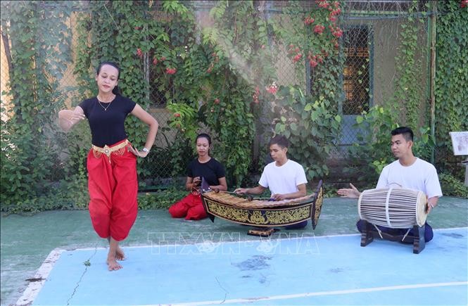 Cô gái Khmer tâm huyết với những điệu múa của dân tộc Cô gái Khmer tâm huyết với những điệu múa của dân tộc
