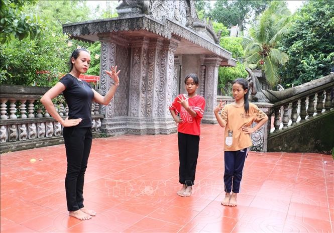 Cô gái Khmer tâm huyết với những điệu múa của dân tộc Cô gái Khmer tâm huyết với những điệu múa của dân tộc