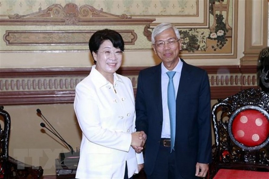 Vice Chairman of the Ho Chi Minh City People's Committee Vo Van Hoan (R) and Deputy Governor of Gyeongsangbuk province Dal Hee Lee. Vice Chairman of the Ho Chi Minh City People's Committee Vo Van Hoan (R) and Deputy Governor of Gyeongsangbuk province Dal Hee Lee.