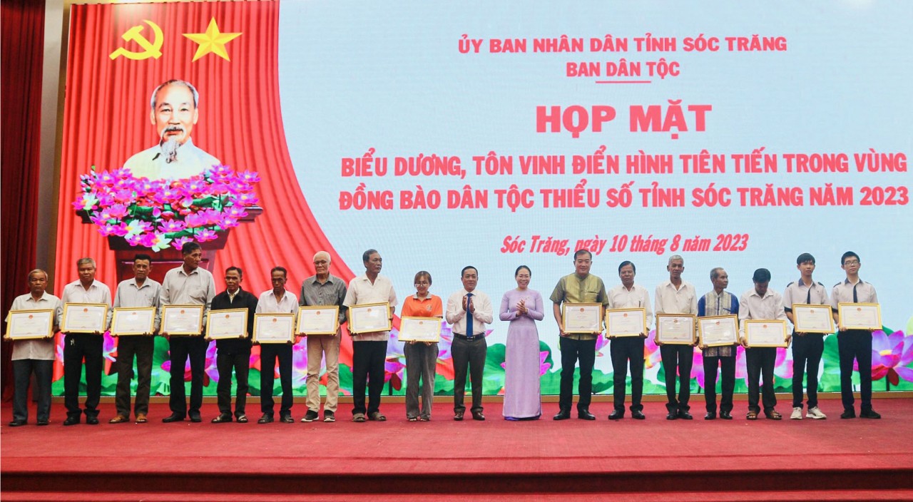 Sóc Trăng: Tôn vinh các gương điển hình tiên tiến trong đồng bào dân tộc thiểu số Sóc Trăng: Tôn vinh các gương điển hình tiên tiến trong đồng bào dân tộc thiểu số