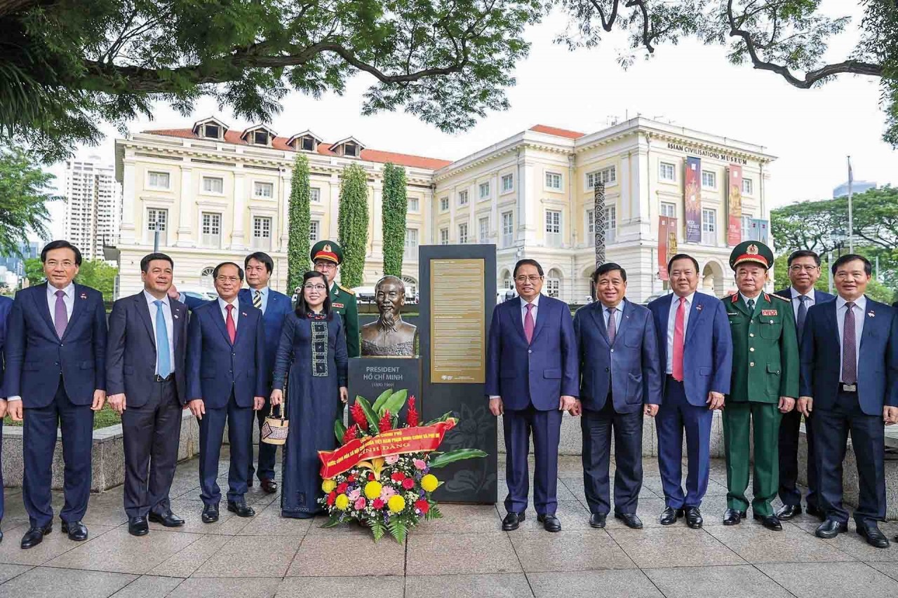 Vietnam-Singapore Bilateral Relations: Traditions, The present and Toward The Future Vietnam-Singapore Bilateral Relations: Traditions, The Present and Toward The Future