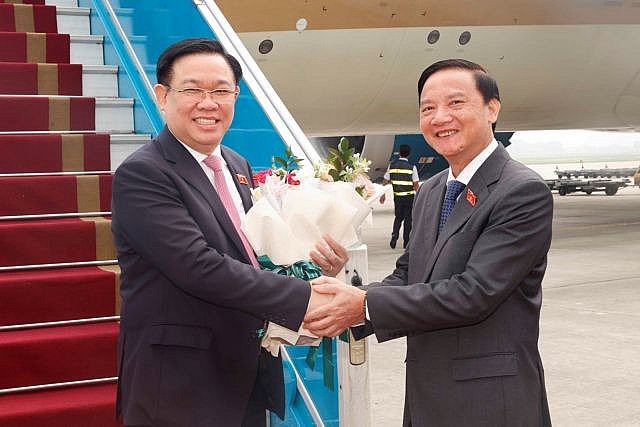 National Assembly Chairman Vương Đình Huệ (left) arrives at Nội Bài Airport in Hà Nội on Friday, concluding his successful official visits to Indonesia and Iran. Photo: VNS National Assembly Chairman Vương Đình Huệ (left) arrives at Nội Bài Airport in Hà Nội on Friday, concluding his successful official visits to Indonesia and Iran. Photo: VNS