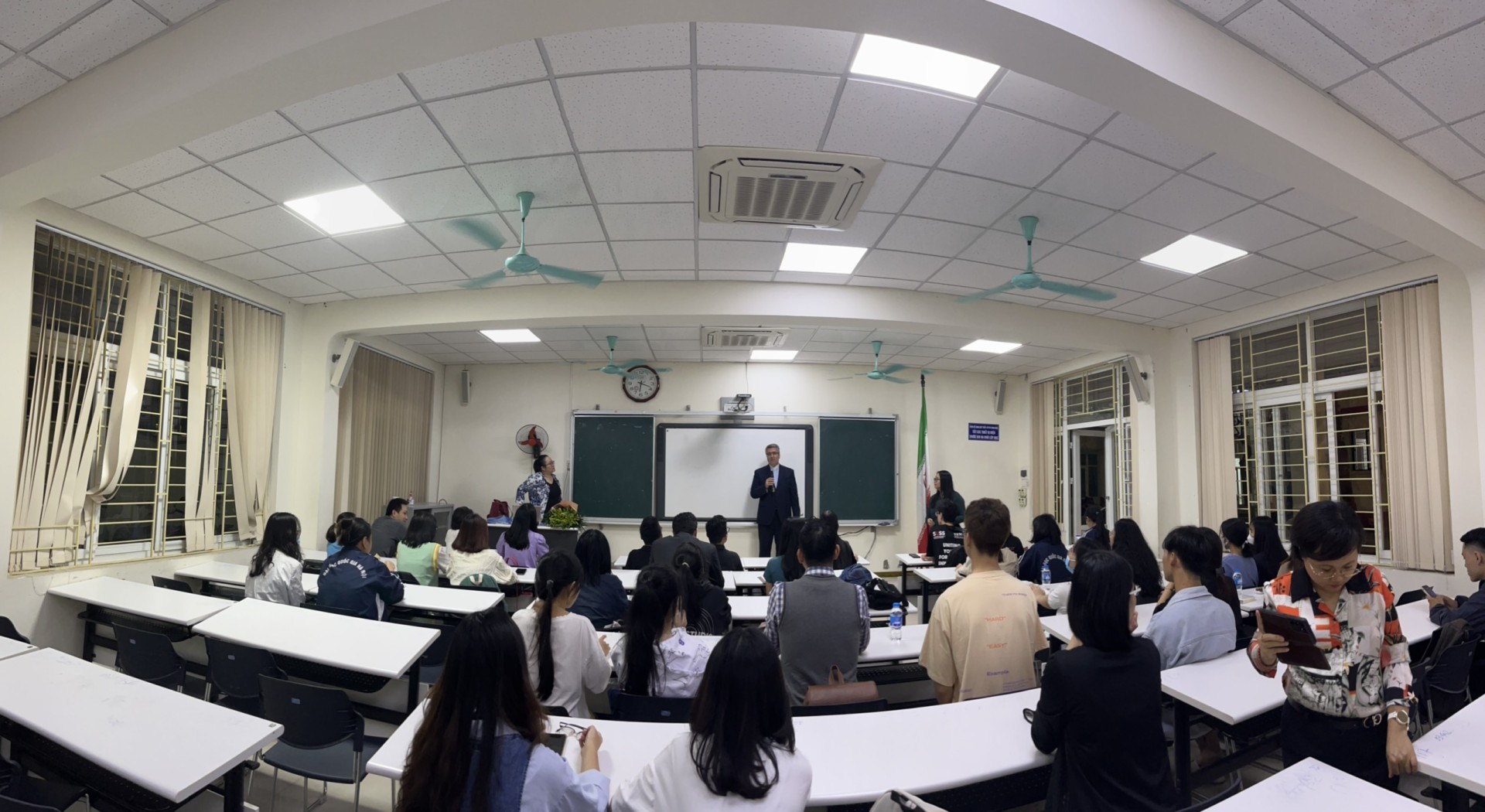Học tiếng Ba Tư để hiểu thêm về văn hóa xứ sở "nghìn lẻ một đêm" Học tiếng Ba Tư để hiểu thêm về văn hóa xứ sở "nghìn lẻ một đêm"