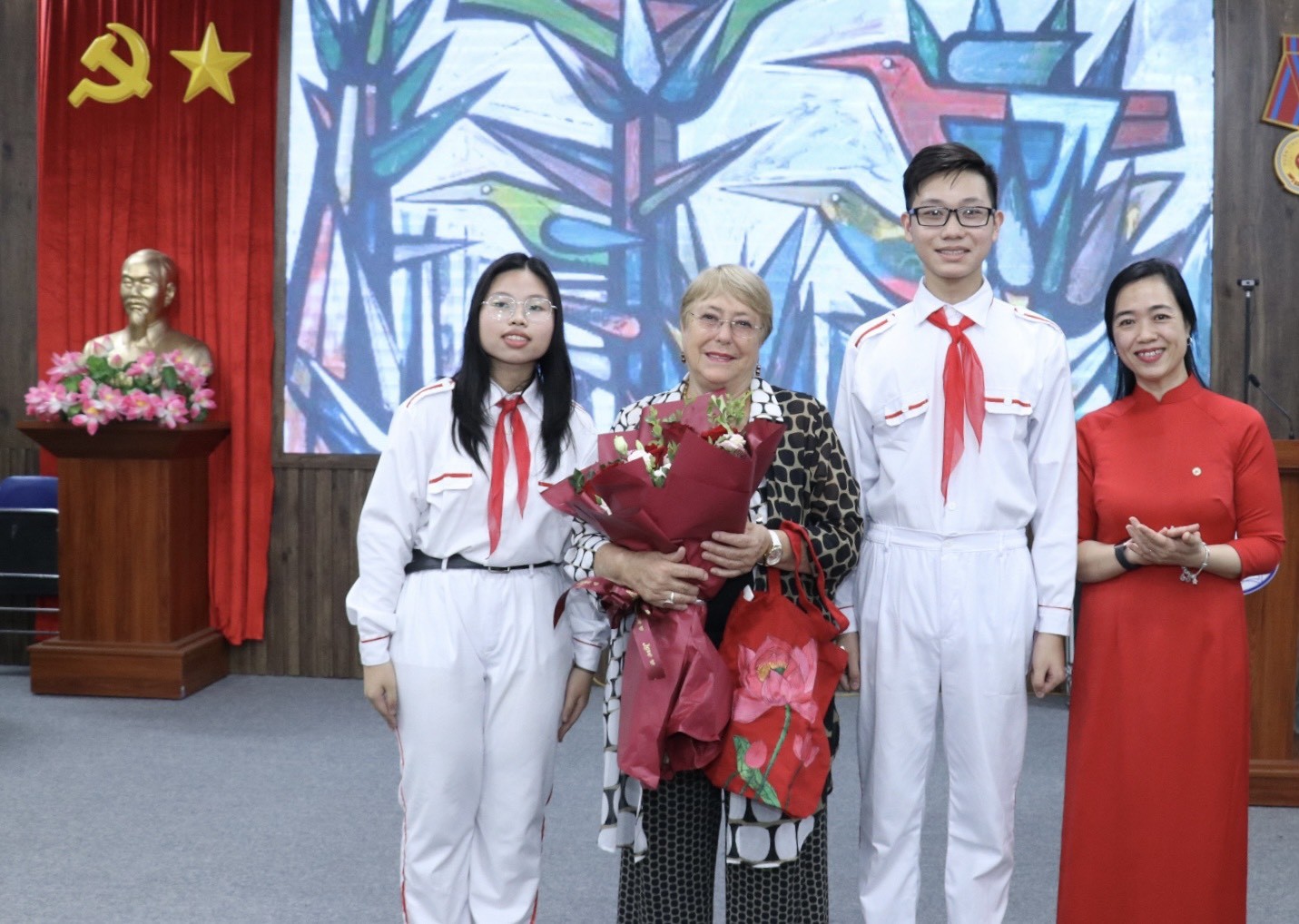 Những 'sứ giả' trẻ kết nối văn hóa Những 'sứ giả' trẻ kết nối văn hóa