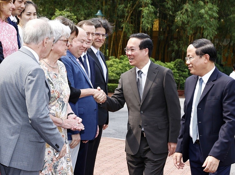 Tạo điều kiện và môi trường thuận lợi nhất để không ngừng phát triển khoa học công nghệ Tạo điều kiện và môi trường thuận lợi nhất để không ngừng phát triển khoa học công nghệ