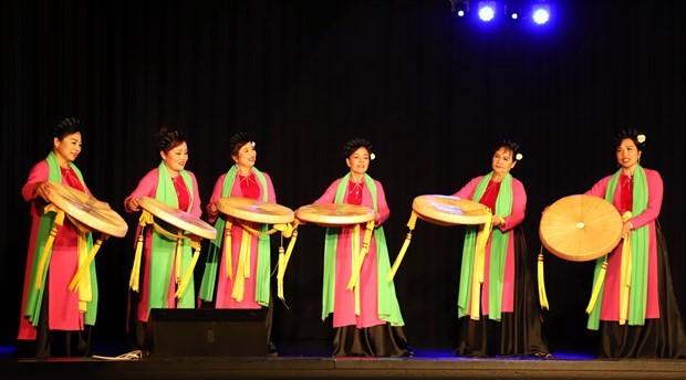 Một tiết mục được biểu diễn tại đêm Gala 12/8. (Ảnh: TTXVN) Một tiết mục được biểu diễn tại đêm Gala 12/8. (Ảnh: TTXVN)