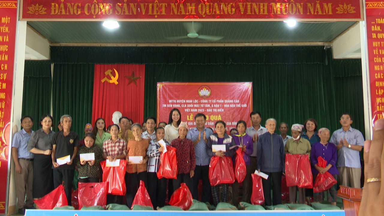 Nghệ An: Trao 102 suất quà cho ngư dân, gia đình khó khăn ở các xã vùng biển huyện Nghi Lộc Nghệ An: Trao 102 suất quà cho ngư dân, gia đình khó khăn ở các xã vùng biển huyện Nghi Lộc