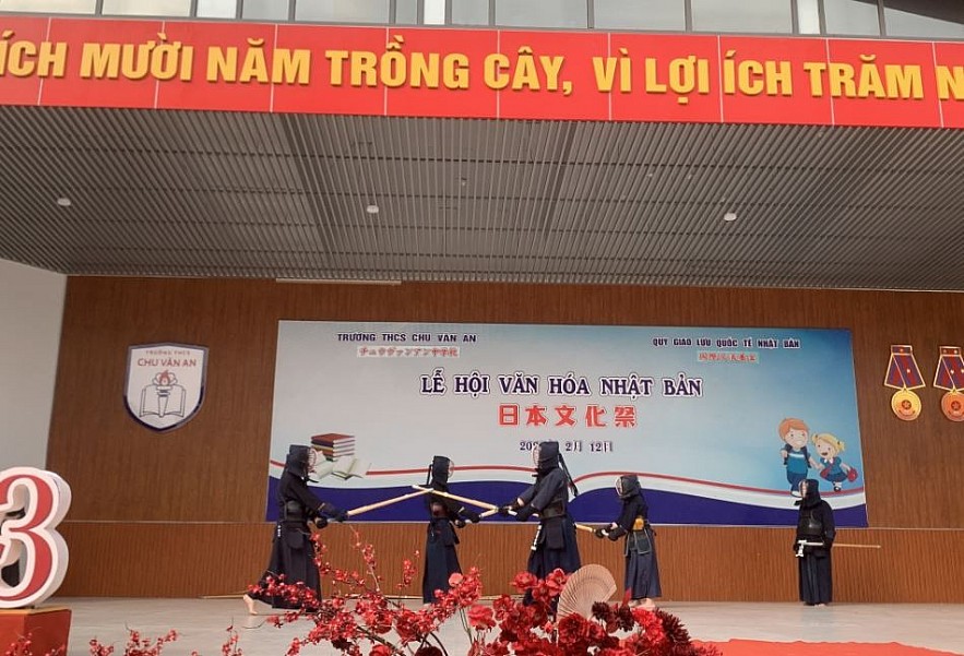 Young Ambassadors Connect Cultures