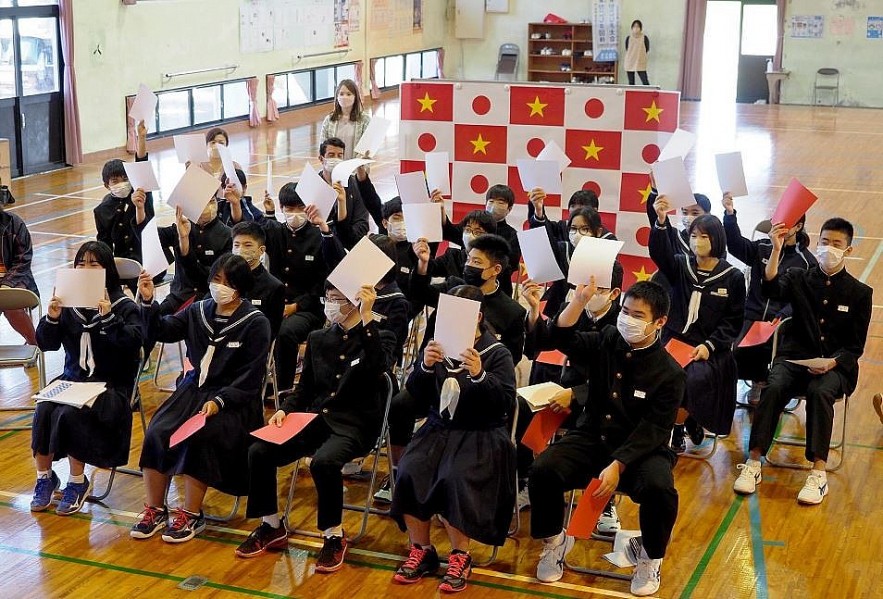 Young Ambassadors Connect Cultures