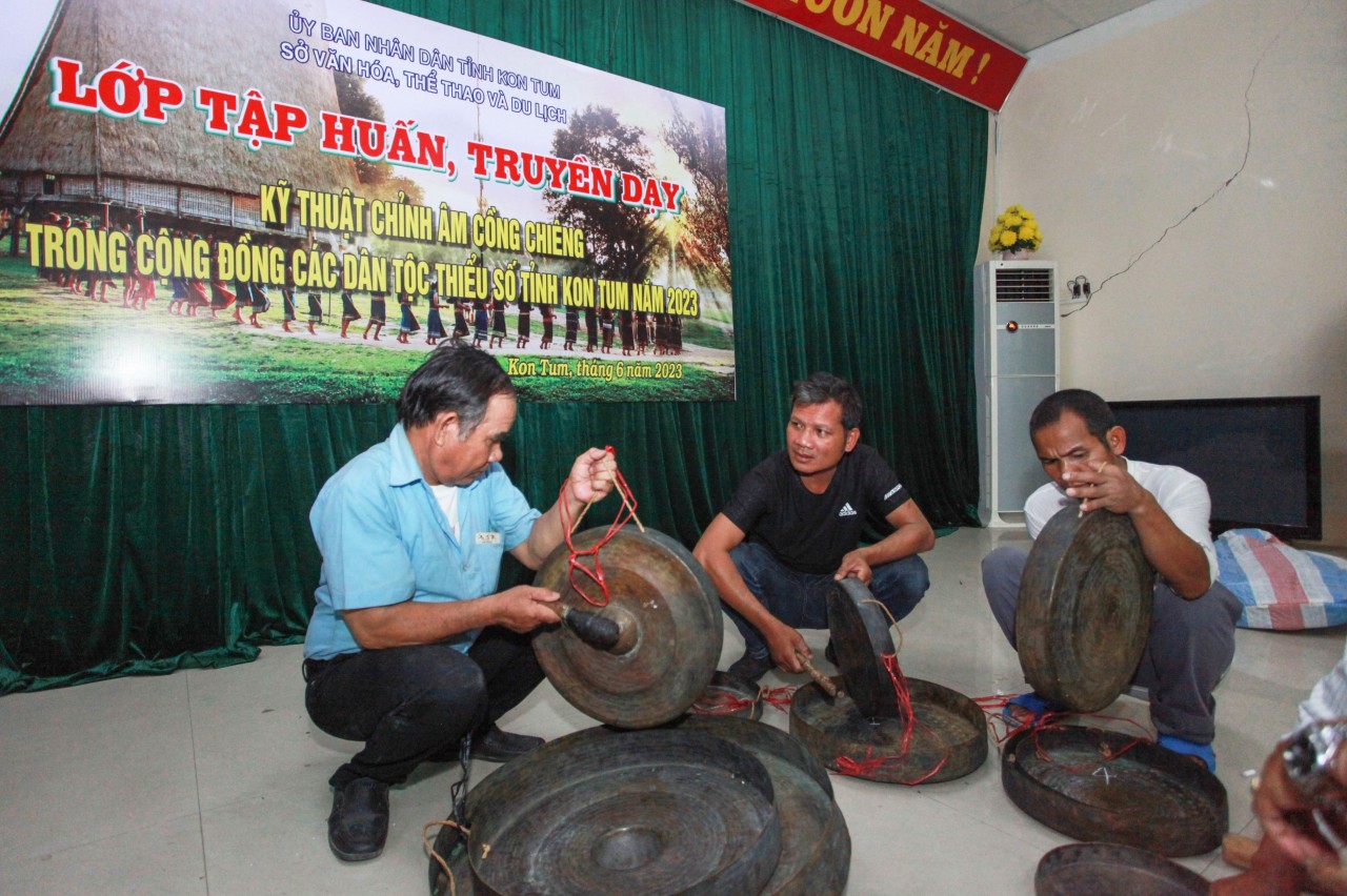 Nghệ nhân Ba Na tích cực bảo tồn văn hóa cồng chiêng Nghệ nhân Ba Na tích cực bảo tồn văn hóa cồng chiêng