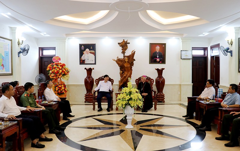 Lãnh đạo tỉnh Nghệ An đến chúc mừng Giáo phận Vinh nhân dịp Lễ Quan Thầy Lãnh đạo tỉnh Nghệ An đến chúc mừng Giáo phận Vinh nhân dịp Lễ Quan Thầy