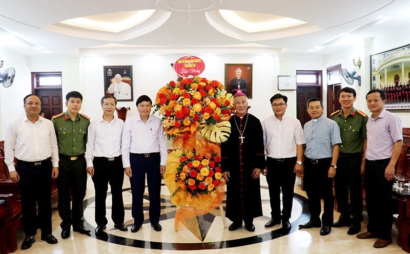Lãnh đạo tỉnh Nghệ An đến chúc mừng Giáo phận Vinh nhân dịp Lễ Quan Thầy Lãnh đạo tỉnh Nghệ An đến chúc mừng Giáo phận Vinh nhân dịp Lễ Quan Thầy