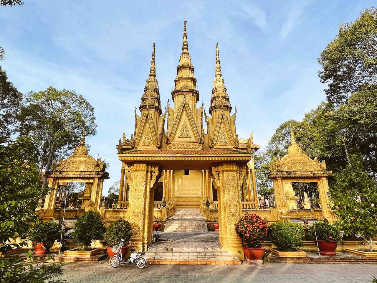 Explore Vam Ray - The 600-Year-Old Khmer Pagoda In Tra Vinh Explore Vam Ray - The 600-Year-Old Khmer Pagoda In Tra Vinh