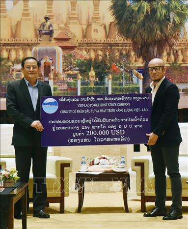 Thủ tướng Lào đánh giá cao sự hỗ trợ của doanh nghiệp Việt Nam trong công tác an sinh xã hội Chú thích ảnh