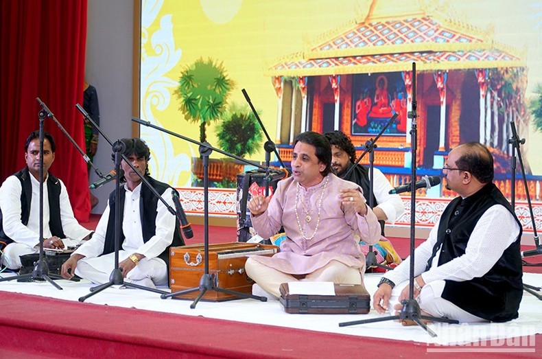 Bringing People Together through Indian Cultural Exchange in Vietnam's Provinces Bringing People Together through Indian Cultural Exchange in Vietnam's Provinces
