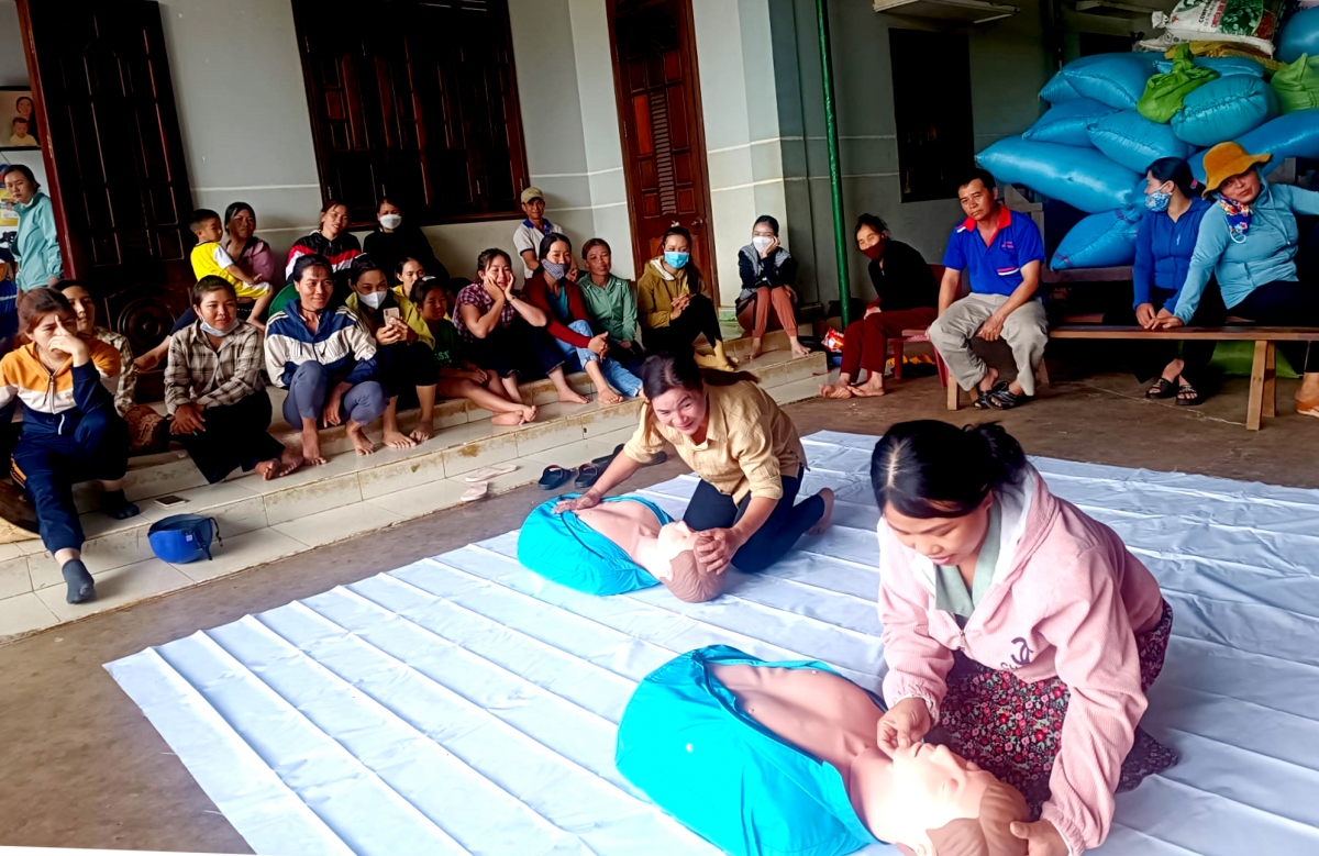 nhiều trẻ em vùng sâu Đắk lắk được học bơi miễn phí trong dịp hè hình ảnh 3 nhieu tre em vung sau Dak lak duoc hoc boi mien phi trong dip he hinh anh 3