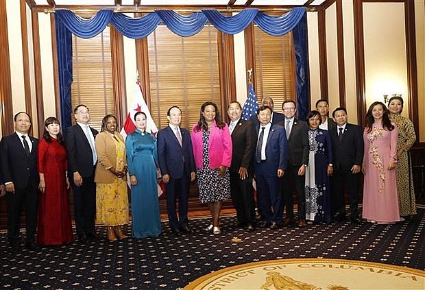 At the working session between the Hanoi delegation and Kimberly Bassett, Secretary of the District of Columbia. (Photo: VNA) At the working session between the Hanoi delegation and Kimberly Bassett, Secretary of the District of Columbia. (Photo: VNA)