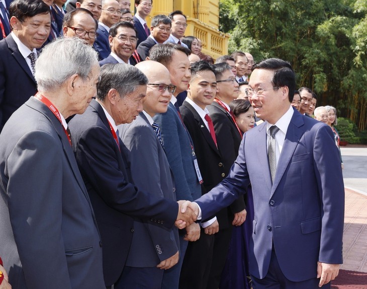 President Welcomes Delegates Attending Vietnam International Dental Exhibition & Congress President Welcomes Delegates Attending Vietnam International Dental Exhibition & Congress