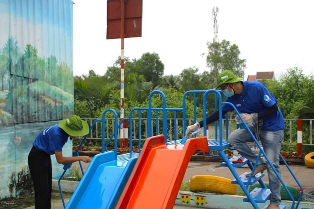 Thanh niên quốc tế cùng xây nhà tình thương cho hộ gia đình Việt Thanh niên quốc tế cùng xây nhà tình thương cho hộ gia đình Việt