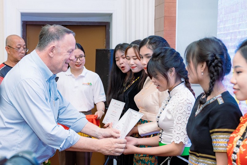 Thêm cơ hội học tập, phát triển kỹ năng cho trẻ em nữ dân tộc thiểu số Thêm cơ hội học tập, phát triển kỹ năng cho trẻ em nữ dân tộc thiểu số