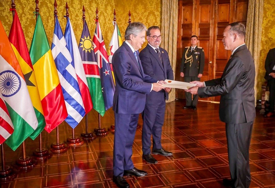 Vietnamese Ambassador Presents Credentials to Ecuador's President Vietnamese Ambassador Presents Credentials to Ecuador's President