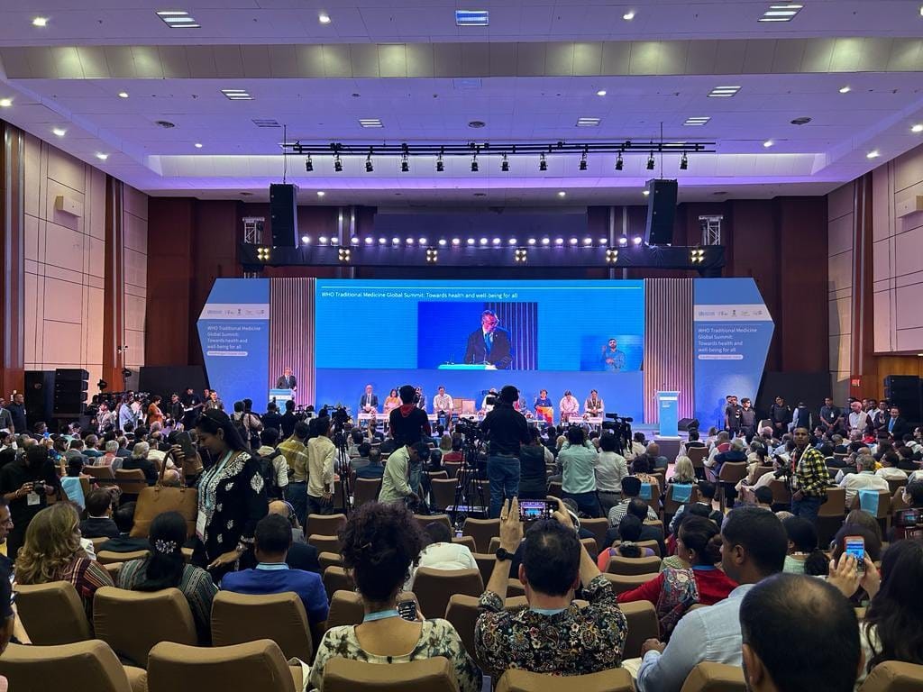 Vietnam Shares Policies to Encourage Development of Traditional Medicine Vietnam Shares Policies to Encourage Development of Traditional Medicine