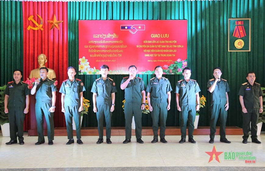 Một số tiết mục văn nghệ của học viên Lào và đơn vị kết nghĩa tại buổi giao lưu. Một số tiết mục văn nghệ của học viên Lào và đơn vị kết nghĩa tại buổi giao lưu.