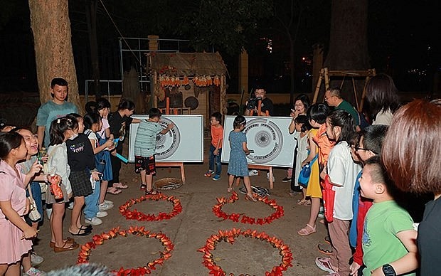 Children enjoy a game at the Vietnam Hational Museum of History (Photo: nhandan.vn) Children enjoy a game at the Vietnam Hational Museum of History (Photo: nhandan.vn)