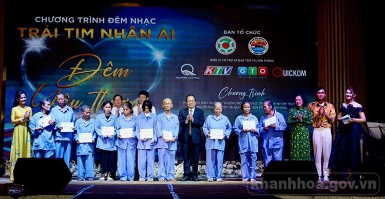 Khánh Hoà: Gây quỹ hơn 500 triệu đồng từ thiện qua đêm nhạc “Trái tim nhân ái” Khánh Hoà: Gây quỹ hơn 500 triệu đồng từ thiện qua đêm nhạc “Trái tim nhân ái”