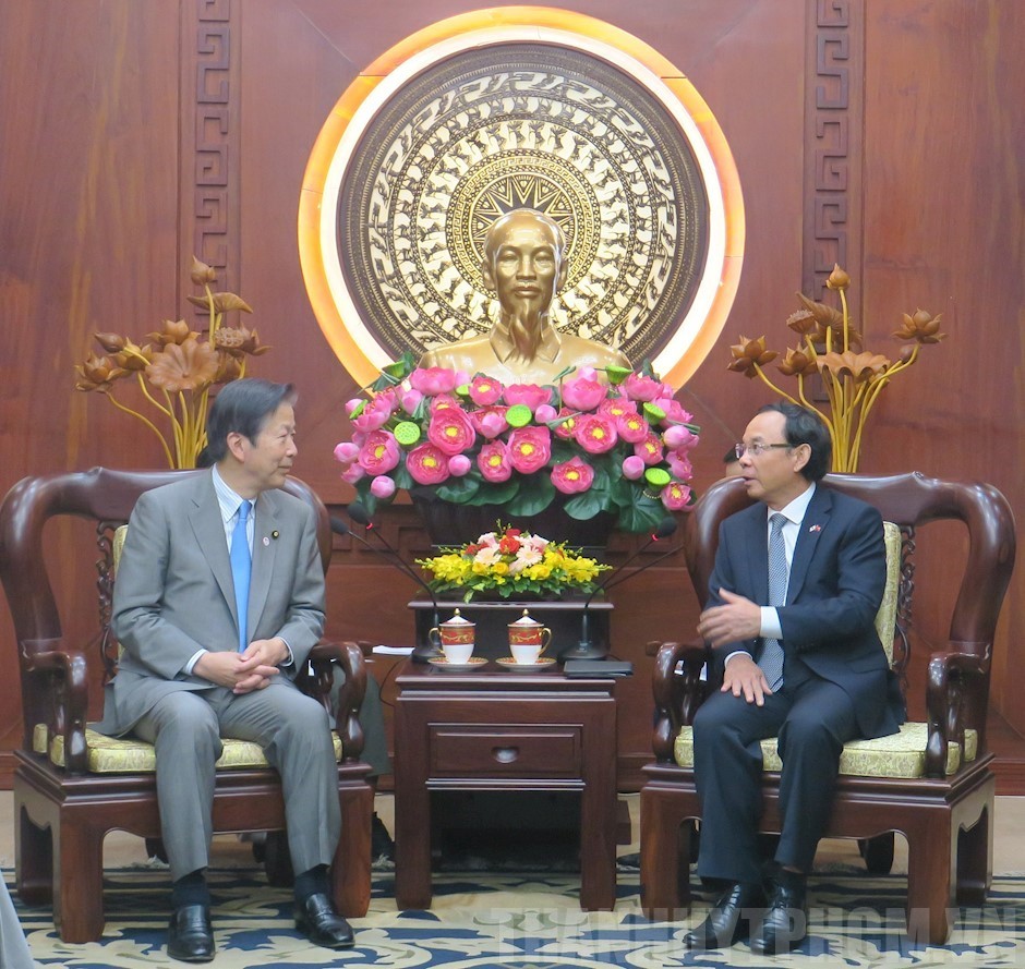 Bí thư Thành ủy TPHCM Nguyễn Văn Nên tiếp ông Yamaguchi Natsuo (Ảnh: thanhuytphcm.vn) Bí thư Thành ủy TPHCM Nguyễn Văn Nên tiếp ông Yamaguchi Natsuo (Ảnh: thanhuytphcm.vn)