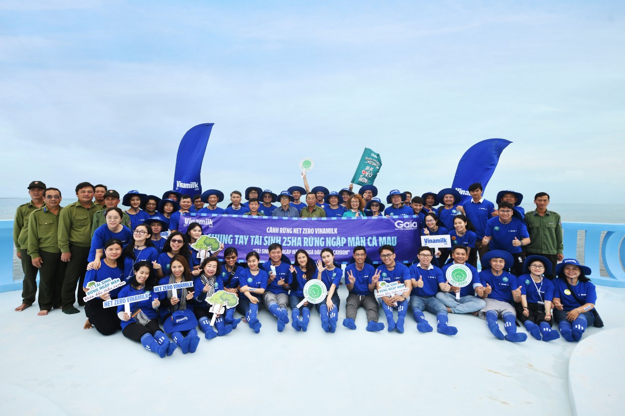 Vinamilk đẩy mạnh hình thành các “cánh rừng Net Zero” với dự án tái sinh 25 hecta rừng ngập mặn tại vườn quốc gia Mũi Cà Mau Vinamilk đẩy mạnh hình thành các “cánh rừng Net Zero” với dự án tái sinh 25 hecta rừng ngập mặn tại vườn quốc gia Mũi Cà Mau