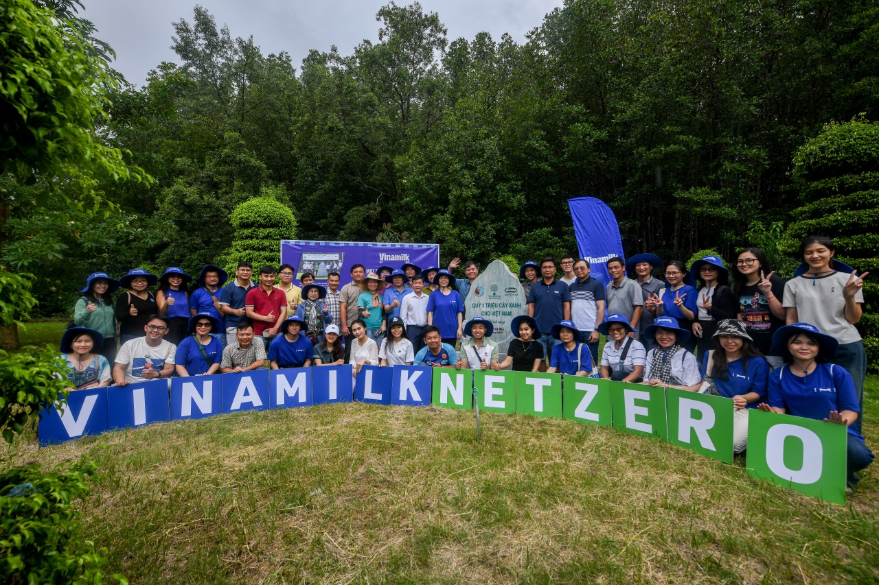 Vinamilk đẩy mạnh hình thành các “cánh rừng Net Zero” với dự án tái sinh 25 hecta rừng ngập mặn tại vườn quốc gia Mũi Cà Mau Vinamilk đẩy mạnh hình thành các “cánh rừng Net Zero” với dự án tái sinh 25 hecta rừng ngập mặn tại vườn quốc gia Mũi Cà Mau