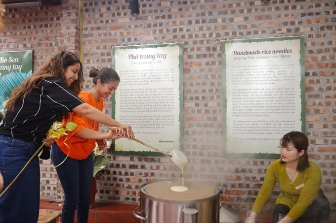 Famous Indian Actress Experiences Rice Noodle Making In Hanoi Famous Indian Actress Experiences Rice Noodle Making In Hanoi