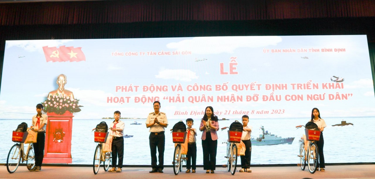 Bình Định: Nhiều hoạt động ý nghĩa tại Chương trình “Hải quân nhận đỡ đầu con ngư dân” Bình Định: Nhiều hoạt động ý nghĩa tại Chương trình “Hải quân nhận đỡ đầu con ngư dân”