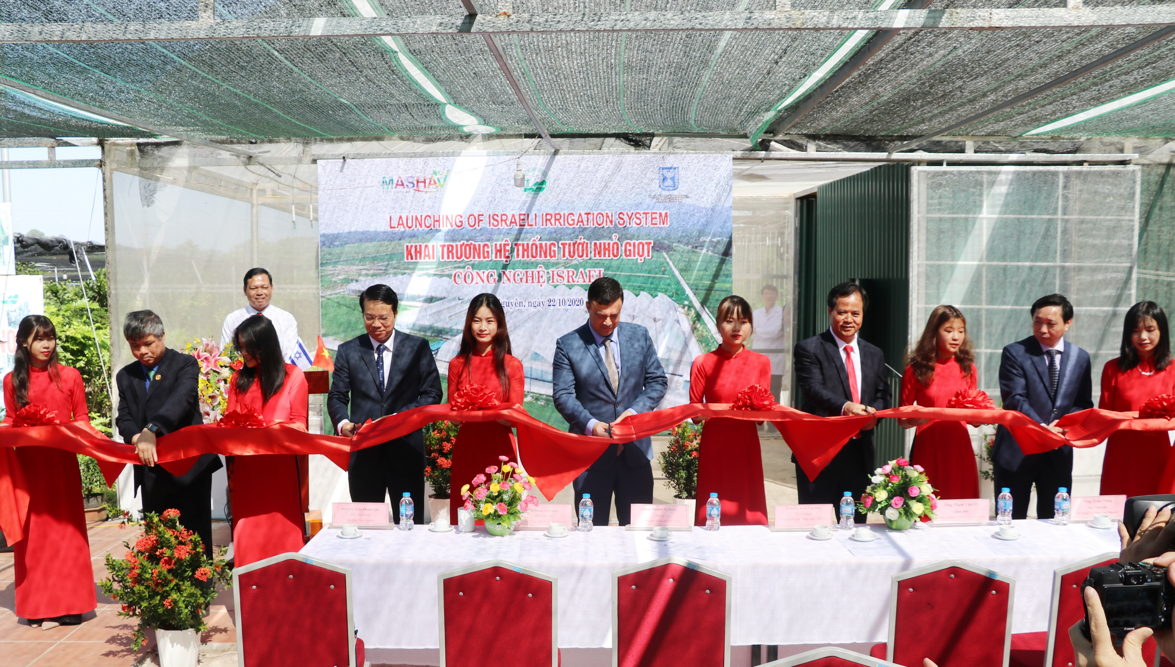 khai trương hệ thống tưới nước nhỏ giọt công nghệ Israel (Ảnh: thainguyen.gov.vn). khai trương hệ thống tưới nước nhỏ giọt công nghệ Israel (Ảnh: thainguyen.gov.vn).