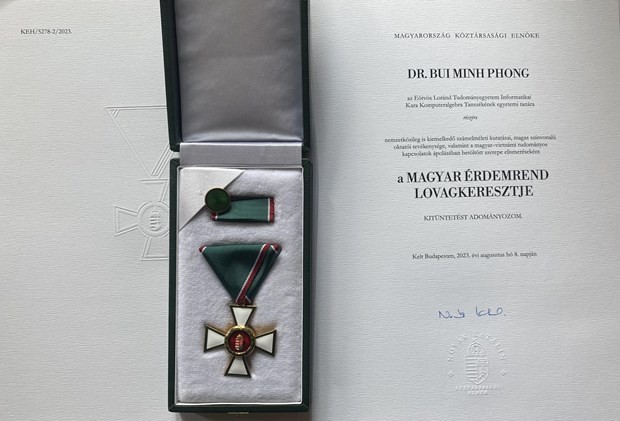 Prof. Bui Minh Phong Receives Hungary's Knight Cross Order Prof. Bui Minh Phong Receives Hungary's Knight Cross Order