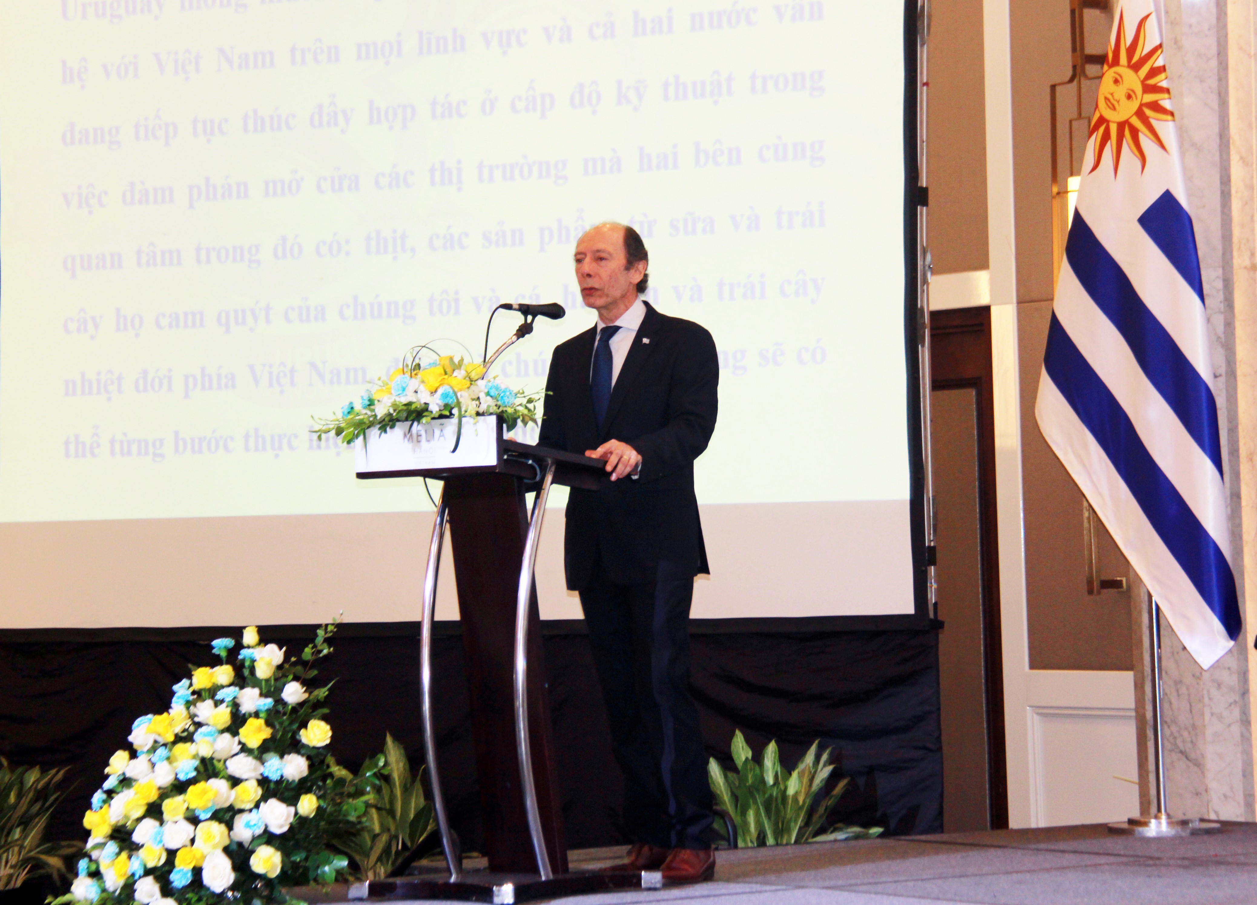 Đại sứ nước Cộng hòa Đông Uruguay Raul Pollak Giampietro
