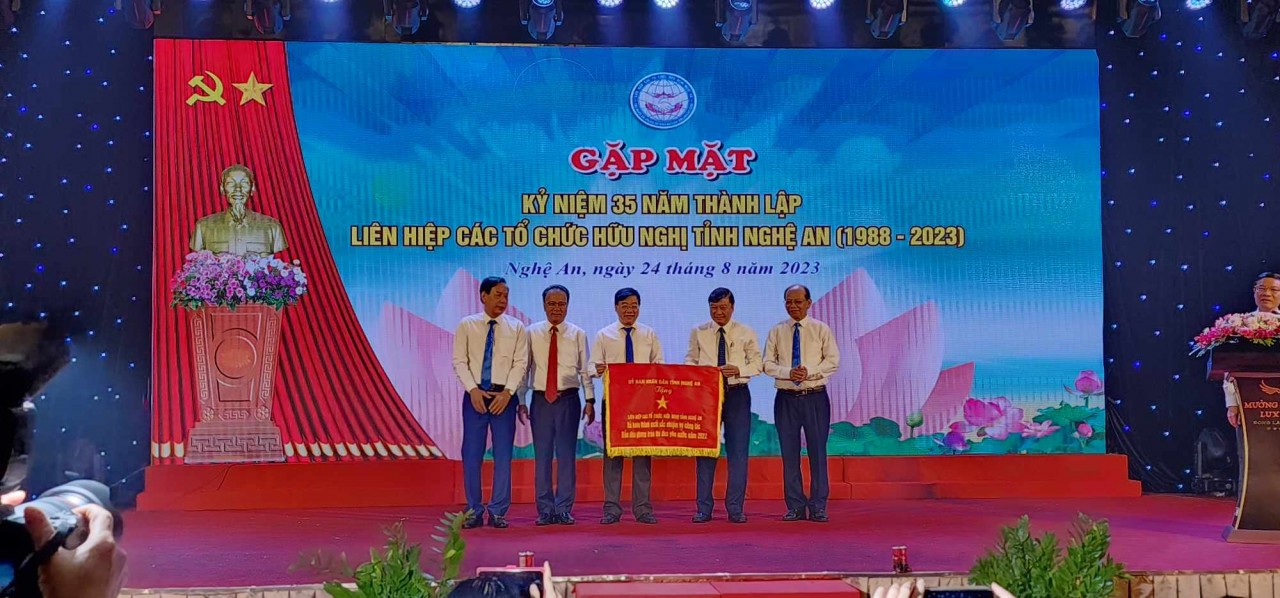 Long trọng chương trình Gặp mặt kỷ niệm 35 năm thành lập Liên hiệp các tổ chức hữu nghị tỉnh Nghệ An Long trọng chương trình Gặp mặt kỷ niệm 35 năm thành lập Liên hiệp các tổ chức hữu nghị tỉnh Nghệ An