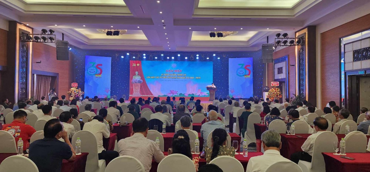 Long trọng chương trình Gặp mặt kỷ niệm 35 năm thành lập Liên hiệp các tổ chức hữu nghị tỉnh Nghệ An Long trọng chương trình Gặp mặt kỷ niệm 35 năm thành lập Liên hiệp các tổ chức hữu nghị tỉnh Nghệ An