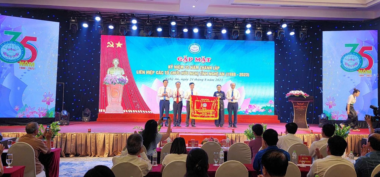 Long trọng chương trình Gặp mặt kỷ niệm 35 năm thành lập Liên hiệp các tổ chức hữu nghị tỉnh Nghệ An Long trọng chương trình Gặp mặt kỷ niệm 35 năm thành lập Liên hiệp các tổ chức hữu nghị tỉnh Nghệ An