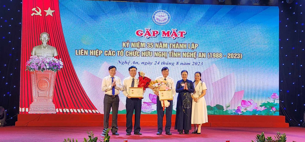Long trọng chương trình Gặp mặt kỷ niệm 35 năm thành lập Liên hiệp các tổ chức hữu nghị tỉnh Nghệ An Long trọng chương trình Gặp mặt kỷ niệm 35 năm thành lập Liên hiệp các tổ chức hữu nghị tỉnh Nghệ An