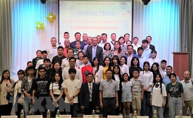 Trao tặng huy hiệu 30, 40 năm tuổi Đảng cho các đảng viên tại Kazan | Người Việt bốn phương | Vietnam+ (VietnamPlus) Trao tặng huy hiệu 30, 40 năm tuổi Đảng cho các đảng viên tại Kazan | Người Việt bốn phương | Vietnam+ (VietnamPlus)