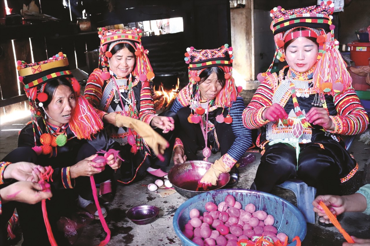 Trường ca Xa Nhà Ca cùng chiều dài lịch sử người Hà Nhì Trường ca Xa Nhà Ca cùng chiều dài lịch sử người Hà Nhì